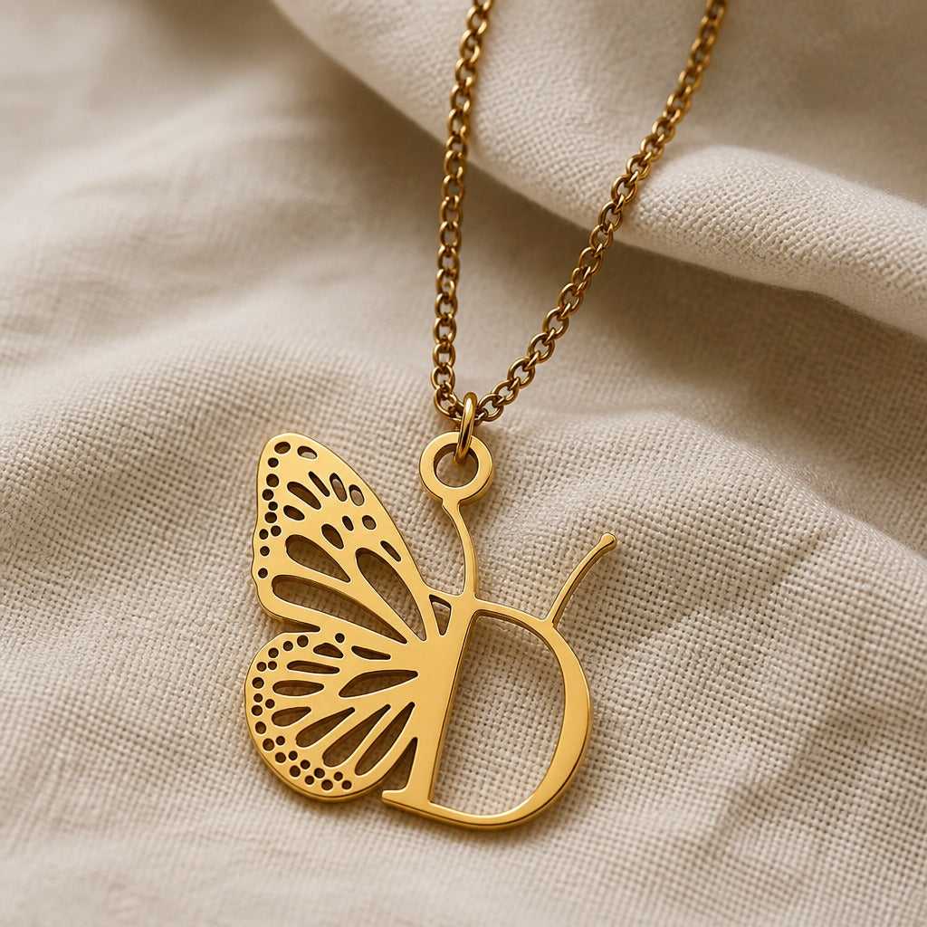 Pendentif en Lettre Initiale Papillon