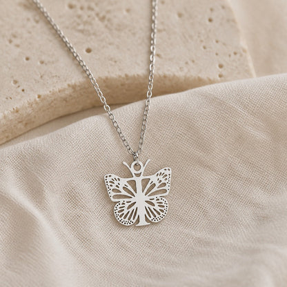 Pendentif en Lettre Initiale Papillon