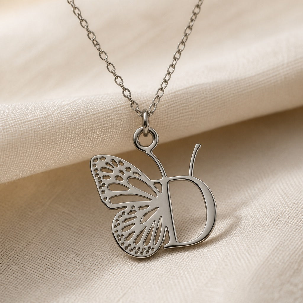 Pendentif en Lettre Initiale Papillon