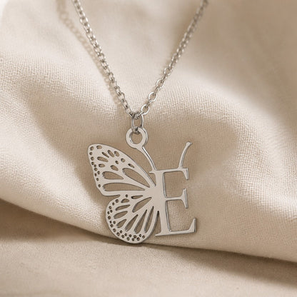 Pendentif en Lettre Initiale Papillon