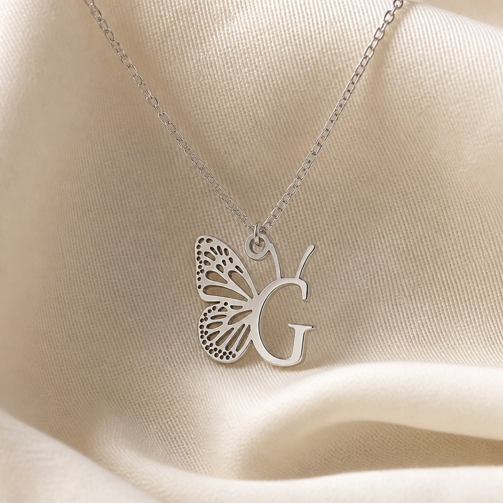 Pendentif en Lettre Initiale Papillon