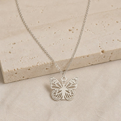 Pendentif en Lettre Initiale Papillon