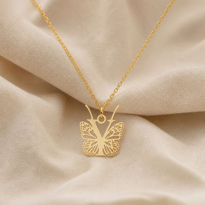 Pendentif en Lettre Initiale Papillon