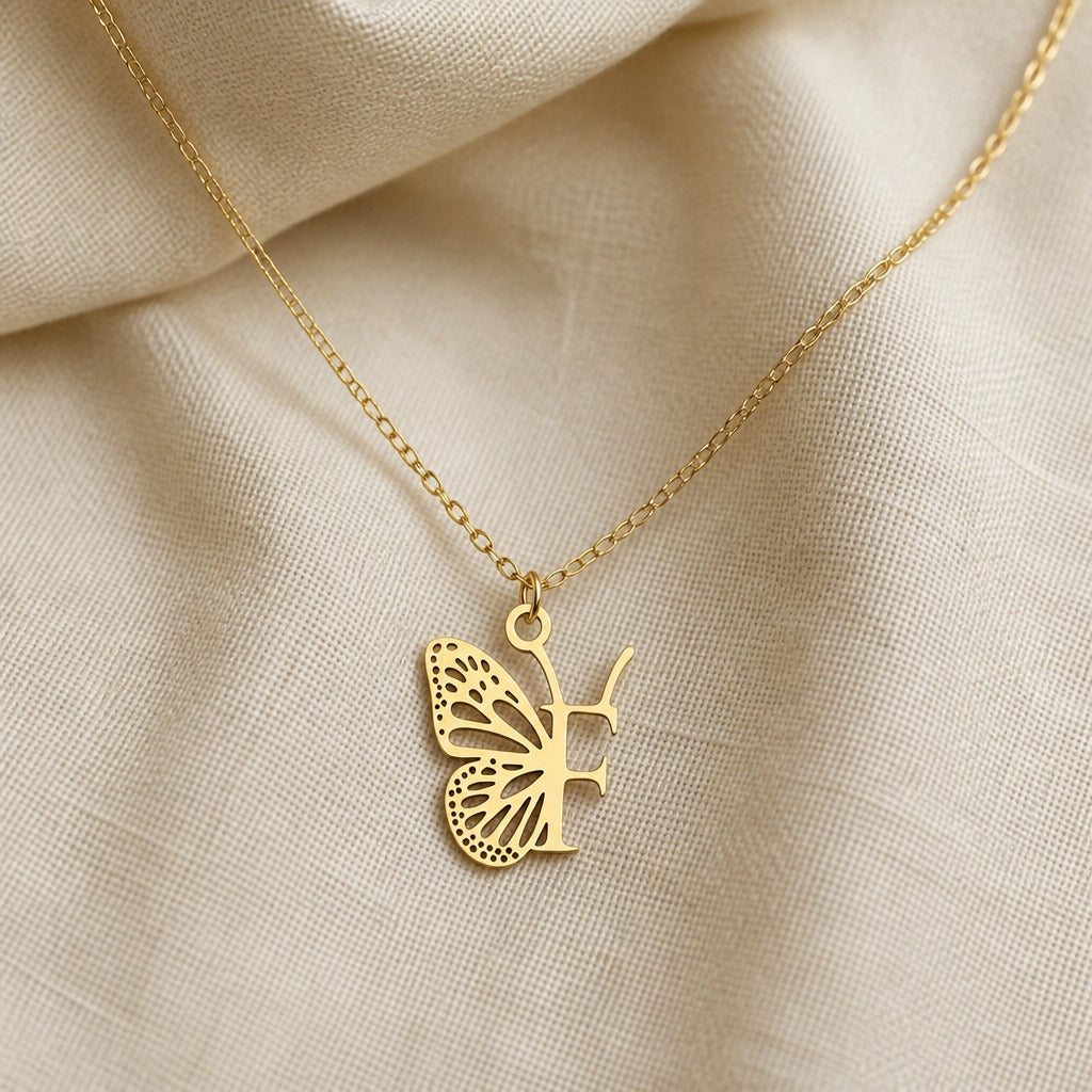 Pendentif en Lettre Initiale Papillon
