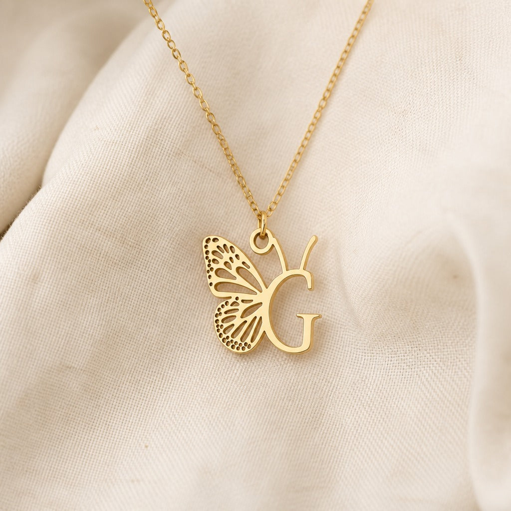 Pendentif en Lettre Initiale Papillon