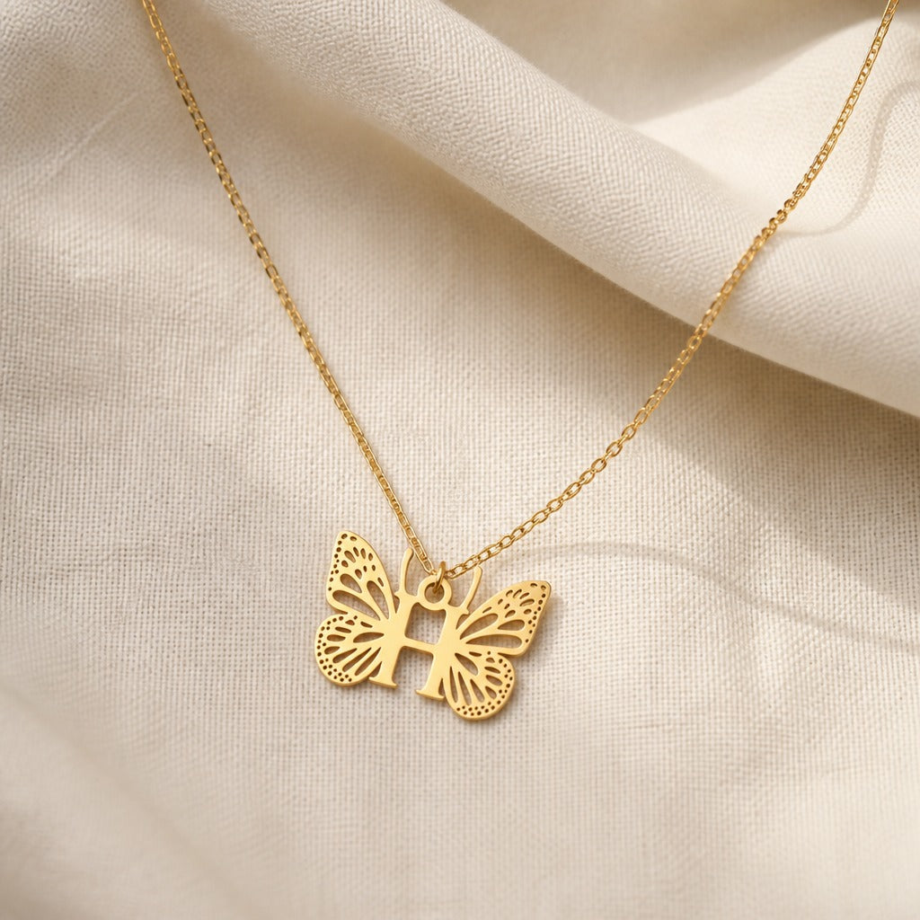 Pendentif en Lettre Initiale Papillon