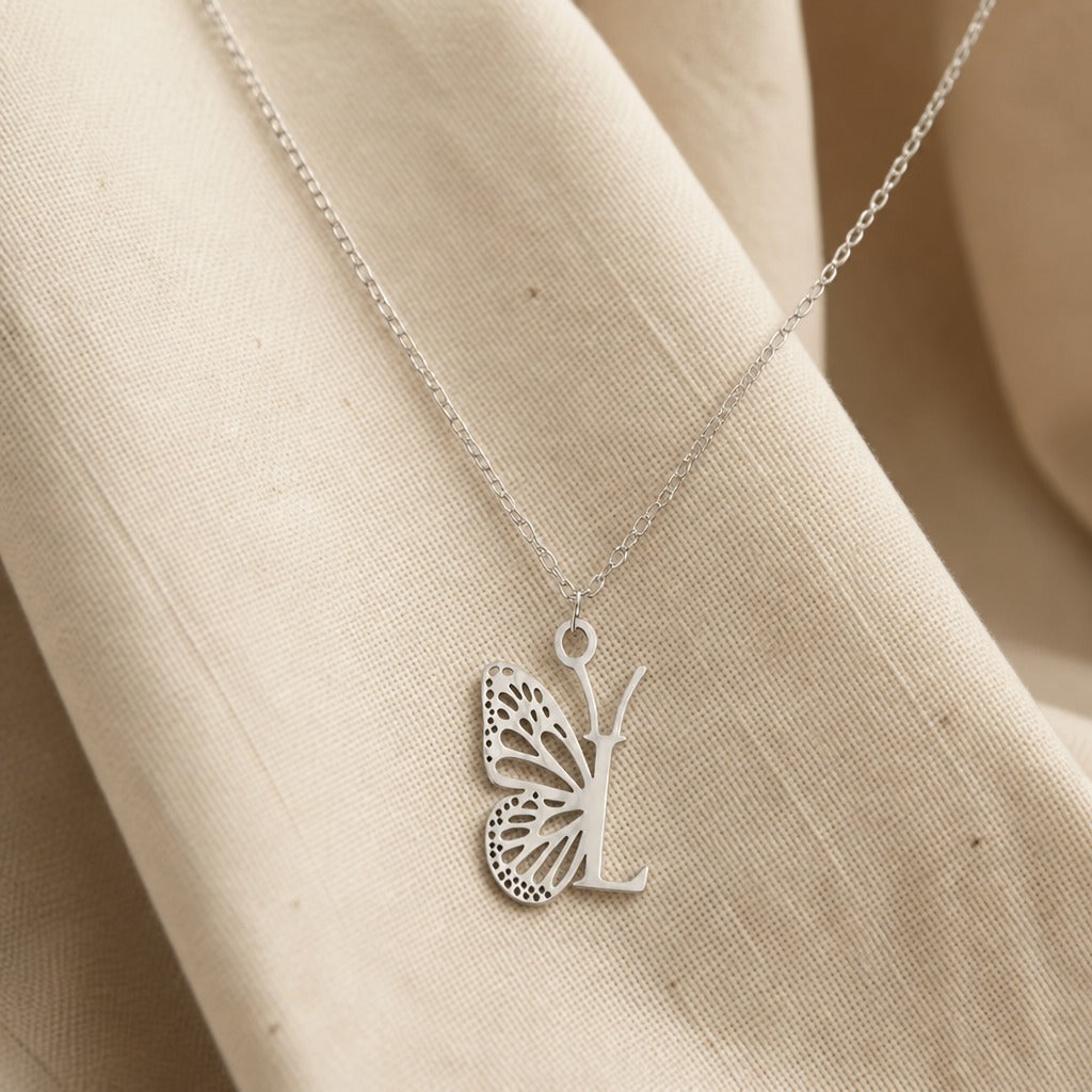 Pendentif en Lettre Initiale Papillon