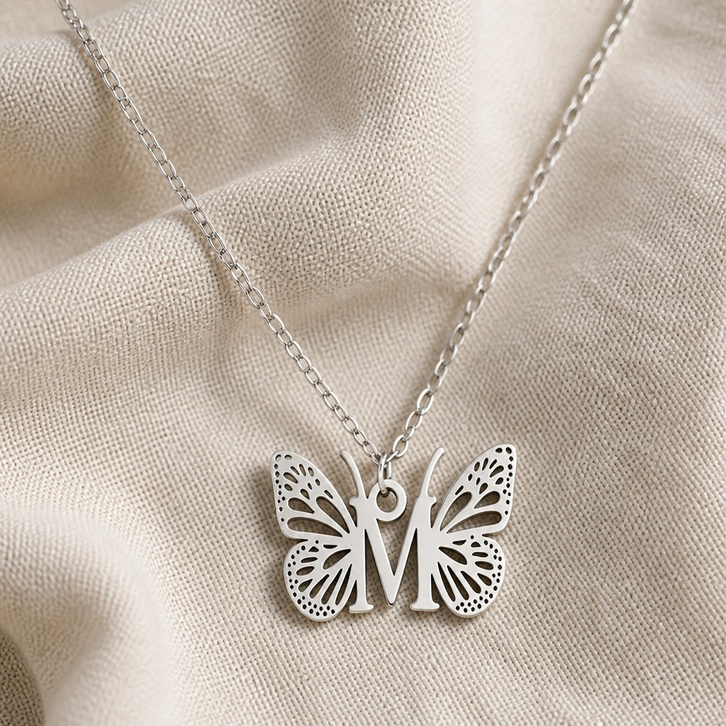 Pendentif en Lettre Initiale Papillon