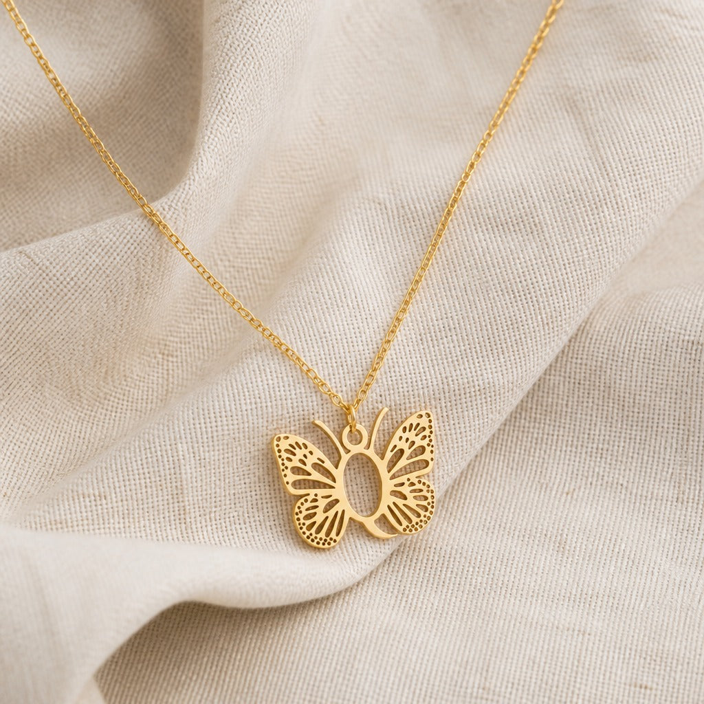 Pendentif en Lettre Initiale Papillon