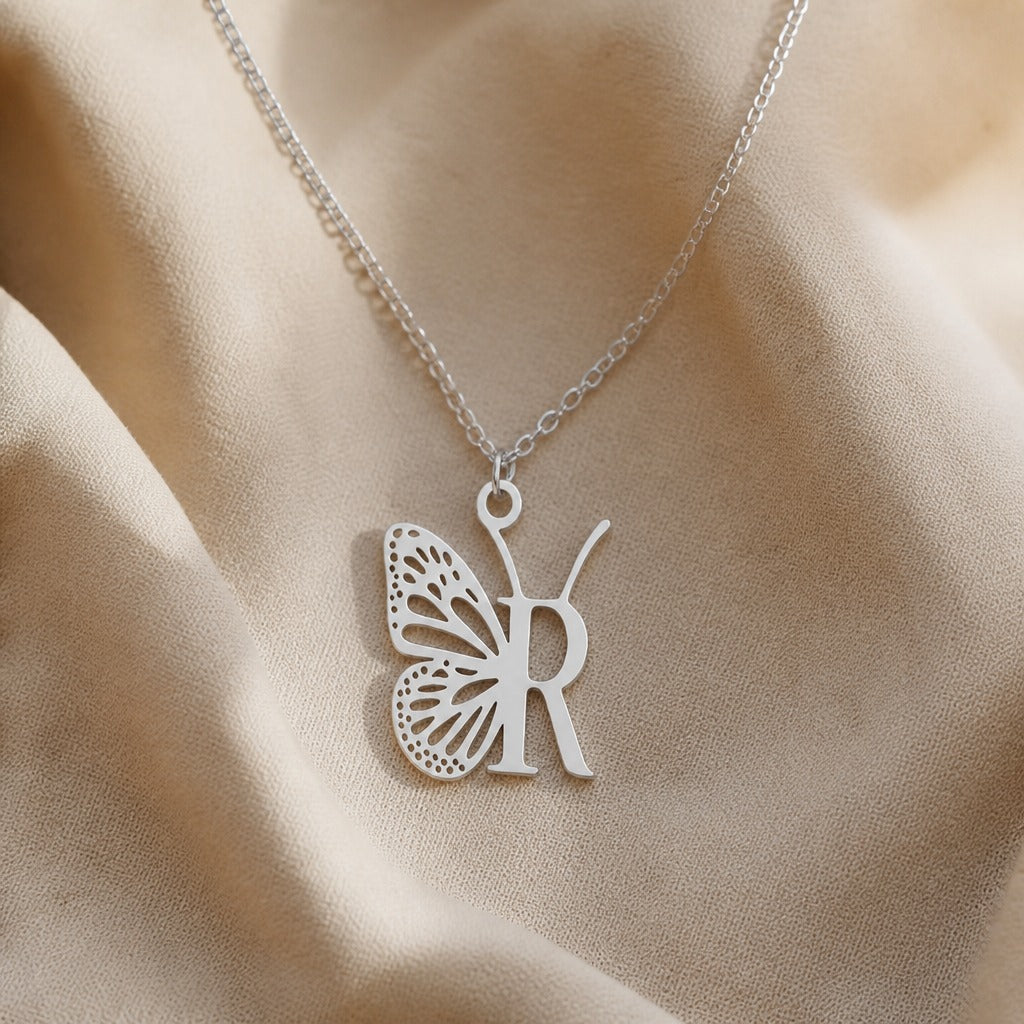 Pendentif en Lettre Initiale Papillon
