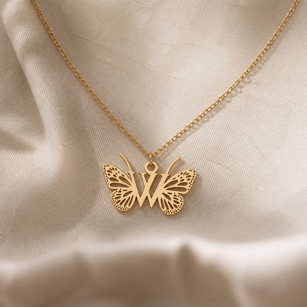 Pendentif en Lettre Initiale Papillon