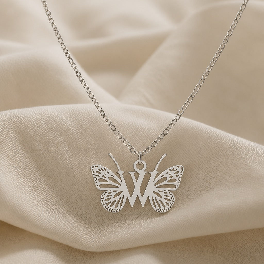 Pendentif en Lettre Initiale Papillon