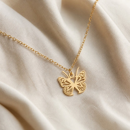 Pendentif en Lettre Initiale Papillon