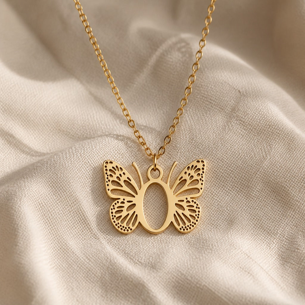 Pendentif en Lettre Initiale Papillon