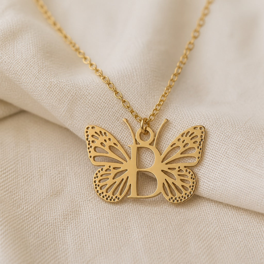 Pendentif en Lettre Initiale Papillon