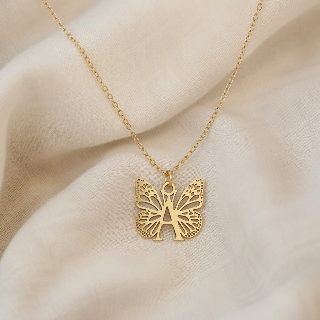 Pendentif en Lettre Initiale Papillon