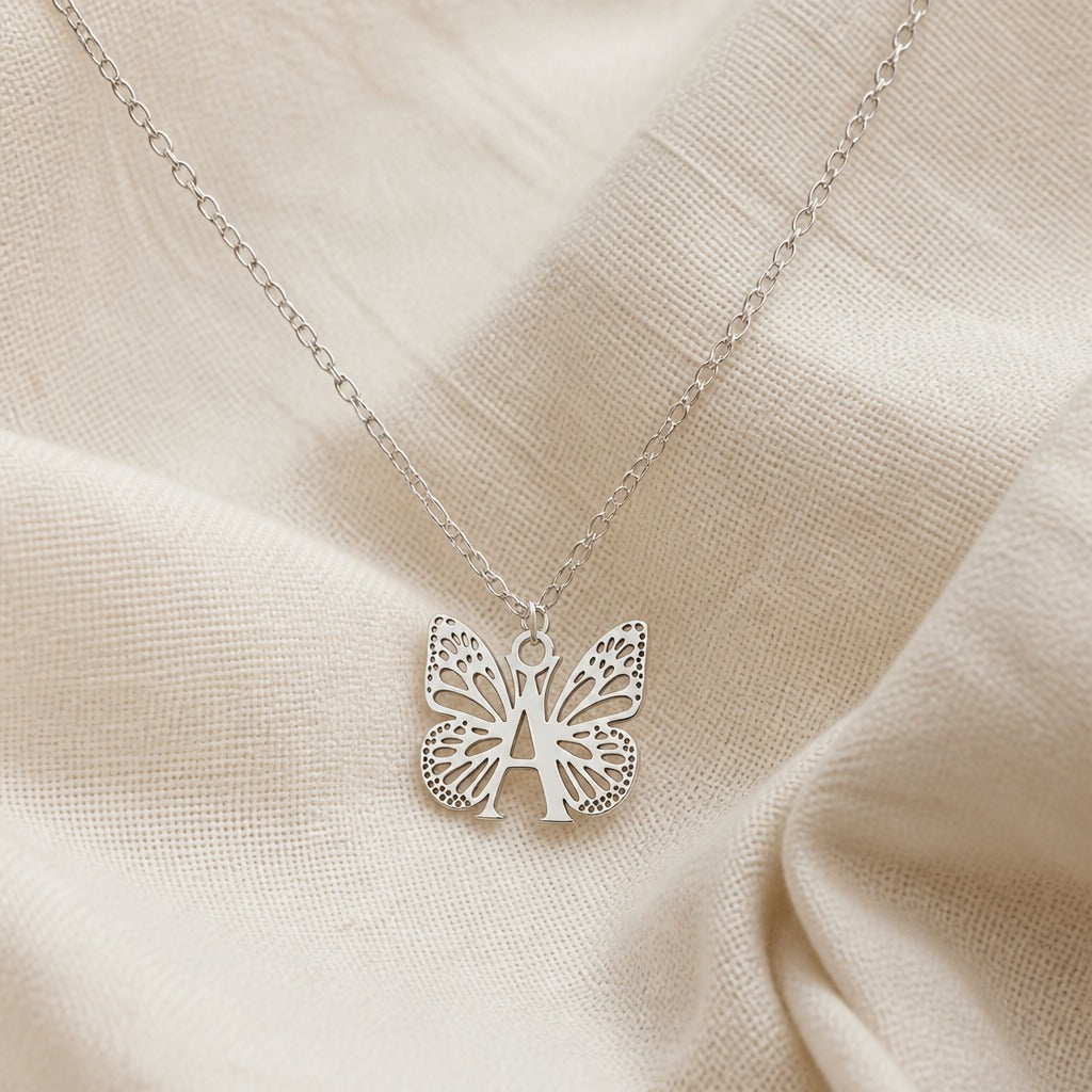 Pendentif en Lettre Initiale Papillon