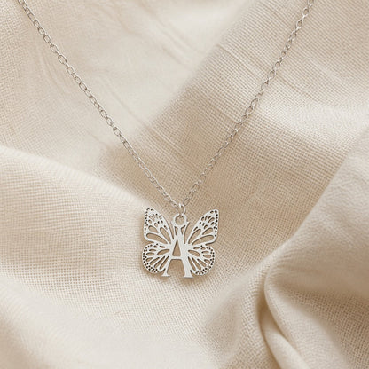Pendentif en Lettre Initiale Papillon