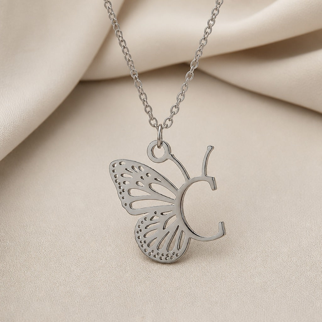 Pendentif en Lettre Initiale Papillon