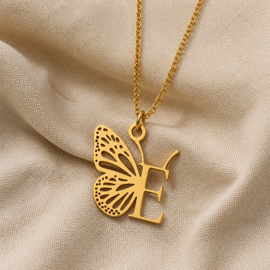 Pendentif en Lettre Initiale Papillon