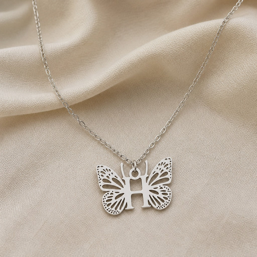 Pendentif en Lettre Initiale Papillon