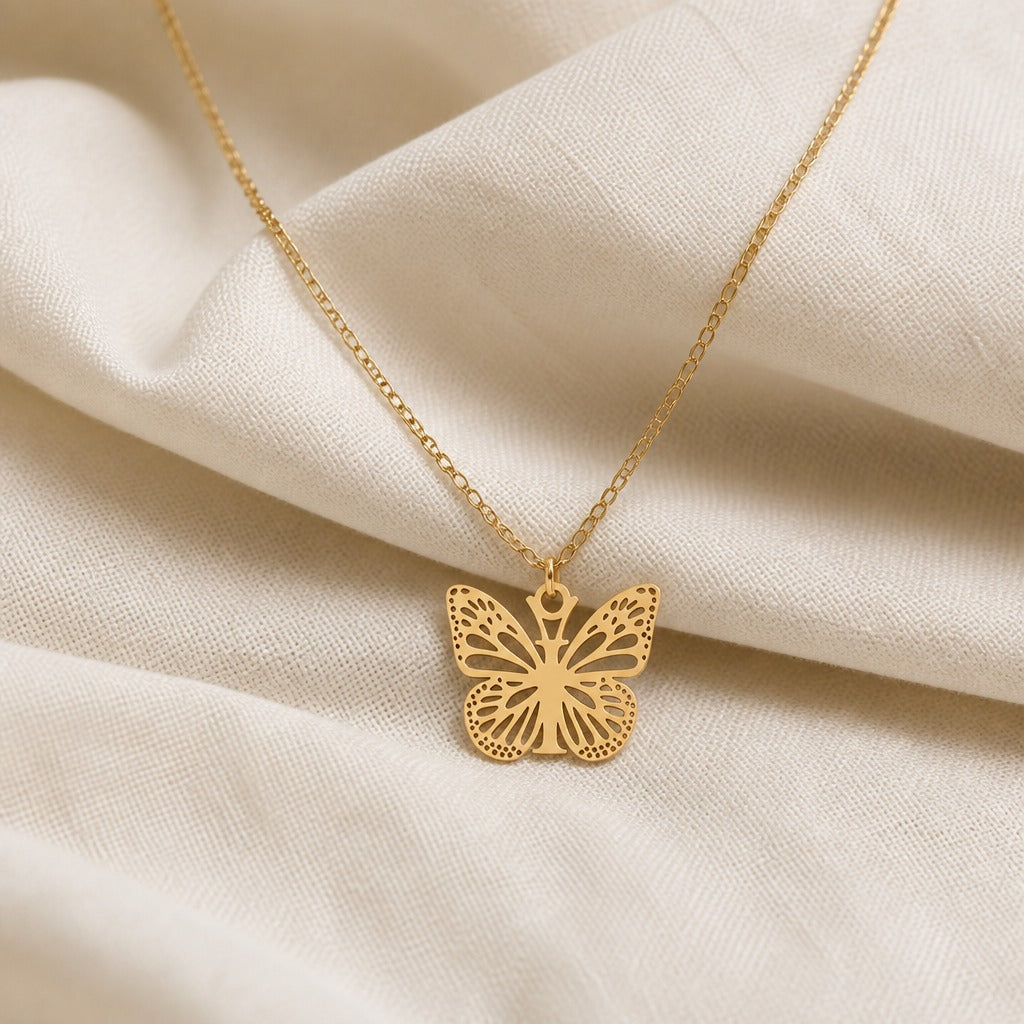 Pendentif en Lettre Initiale Papillon