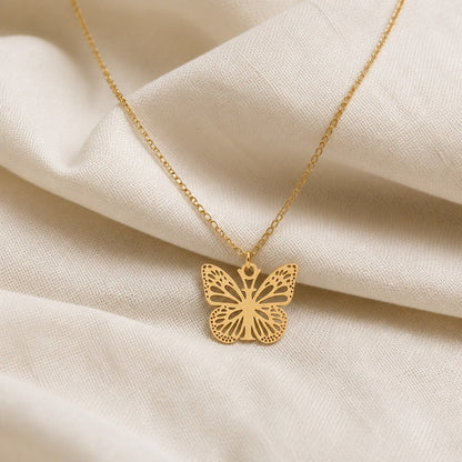 Pendentif en Lettre Initiale Papillon