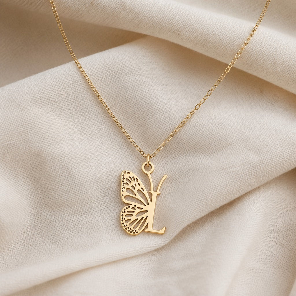 Pendentif en Lettre Initiale Papillon