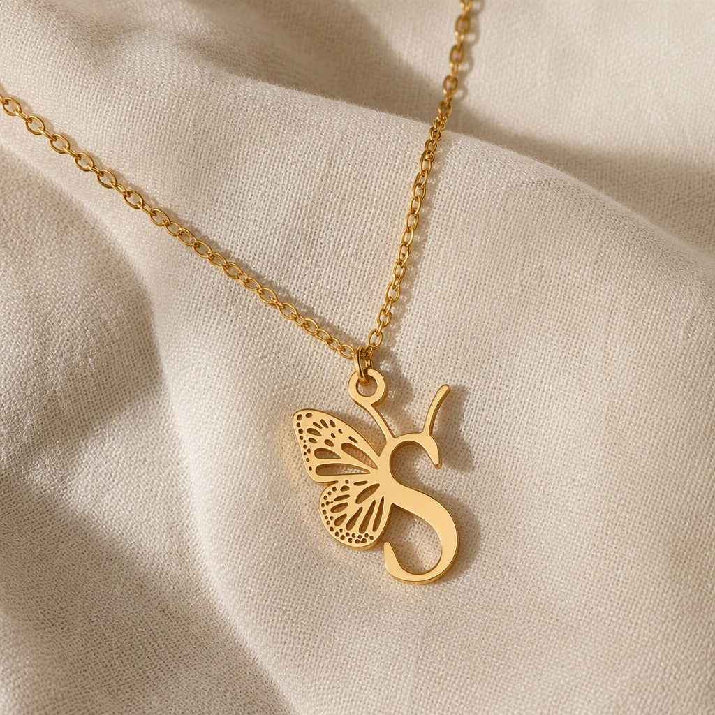 Pendentif en Lettre Initiale Papillon