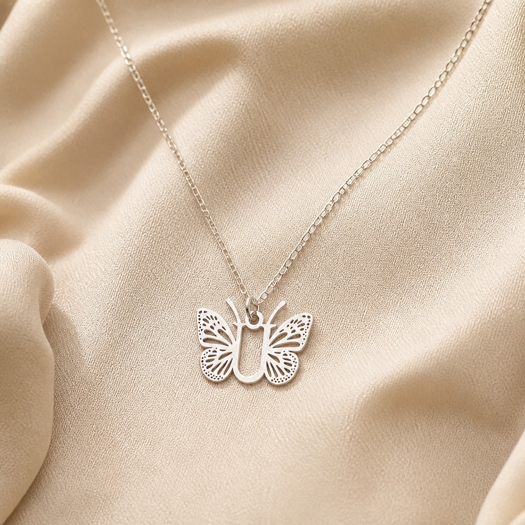 Pendentif en Lettre Initiale Papillon