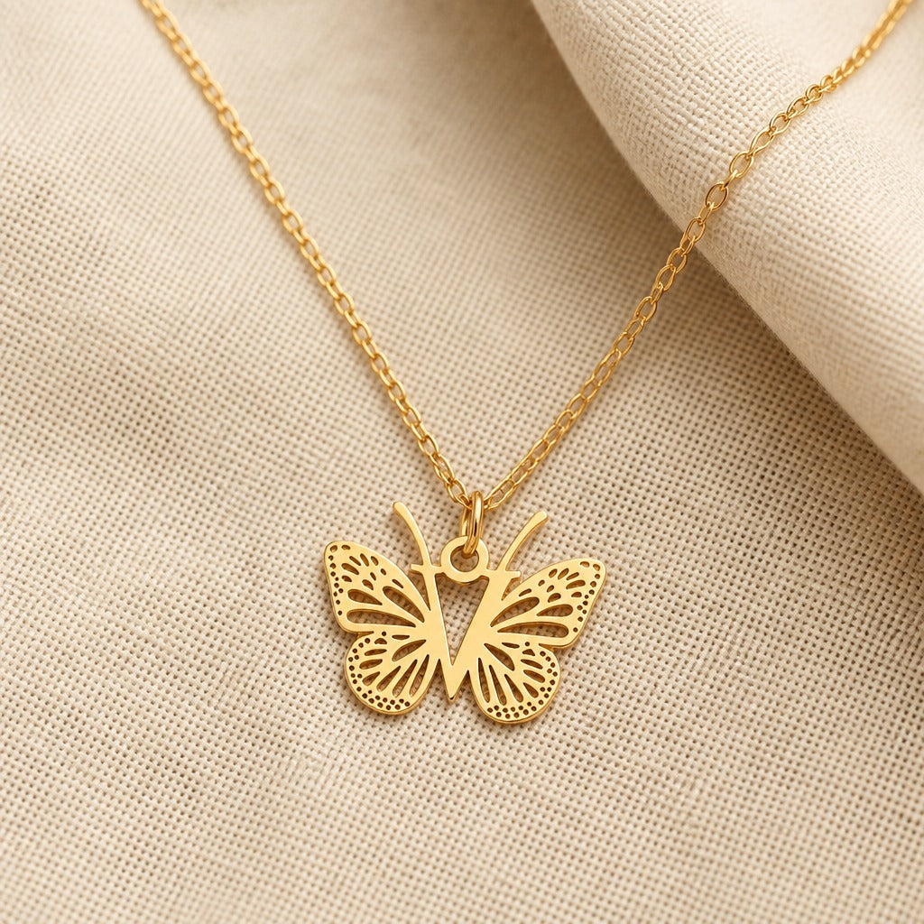 Pendentif en Lettre Initiale Papillon