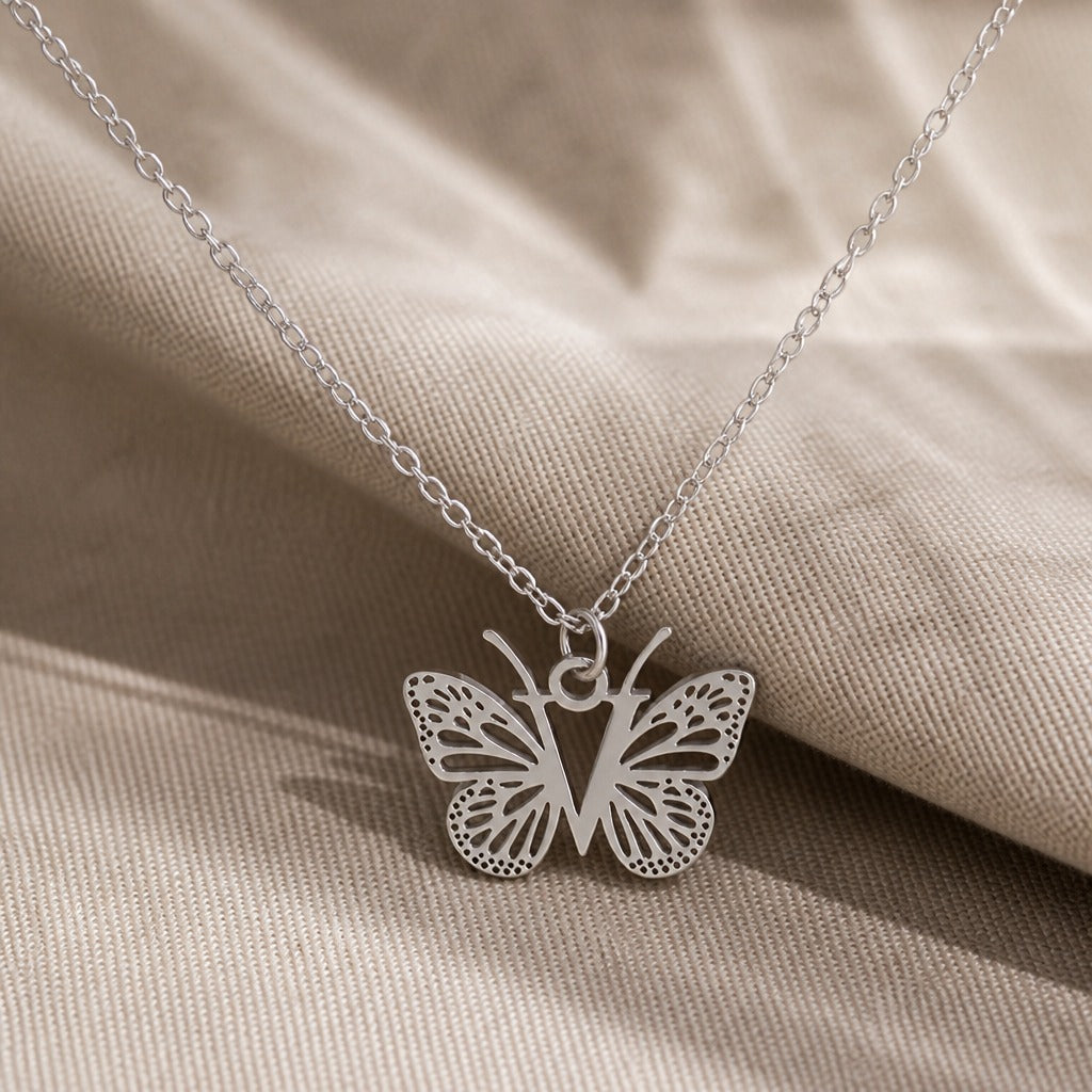 Pendentif en Lettre Initiale Papillon