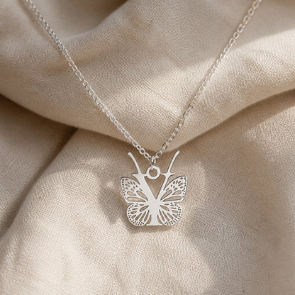 Pendentif en Lettre Initiale Papillon