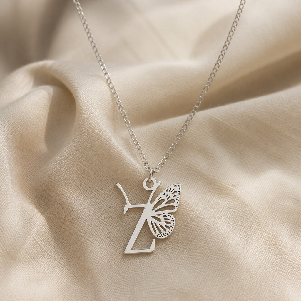 Pendentif en Lettre Initiale Papillon