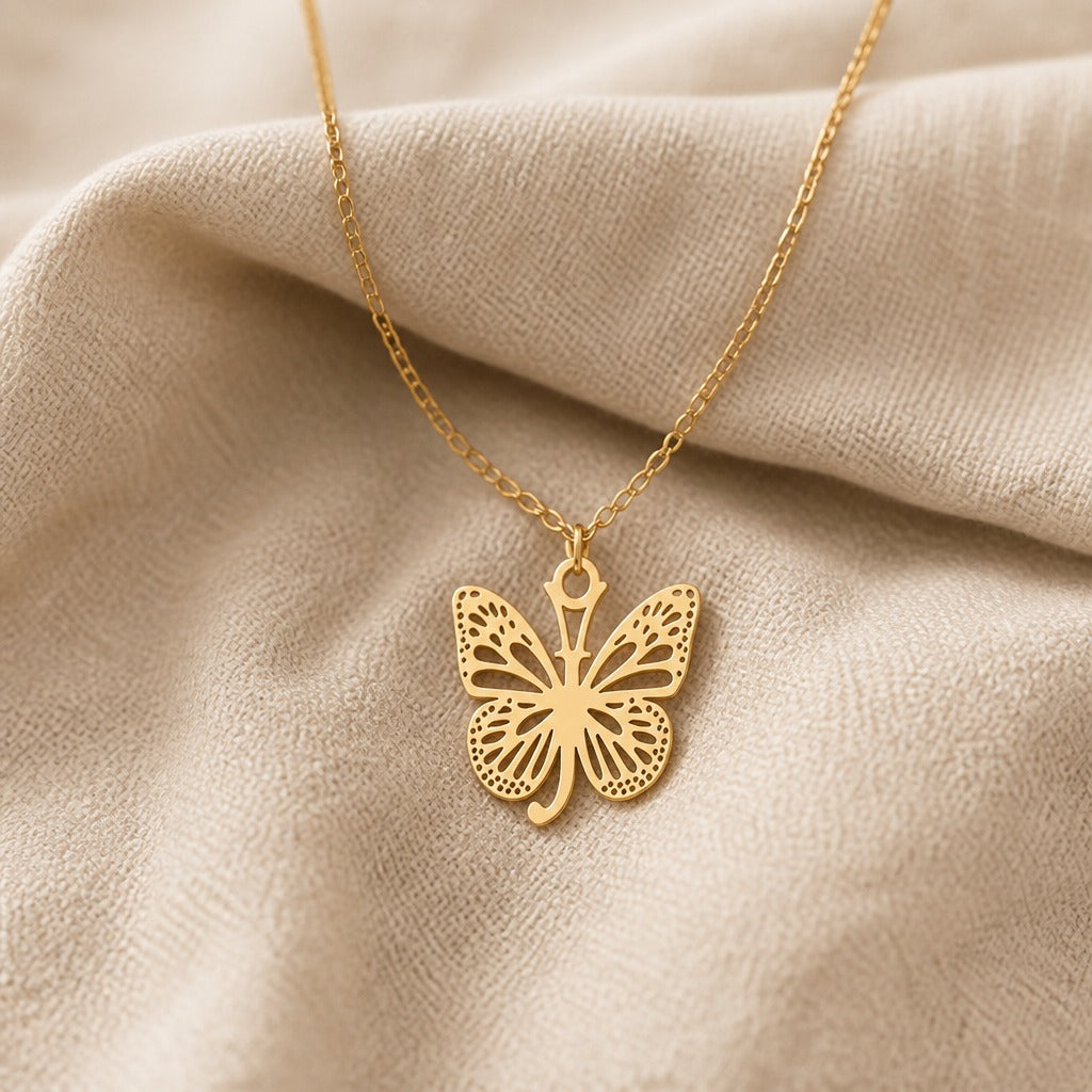 Pendentif en Lettre Initiale Papillon