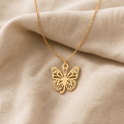 Pendentif en Lettre Initiale Papillon