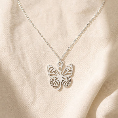 Pendentif en Lettre Initiale Papillon