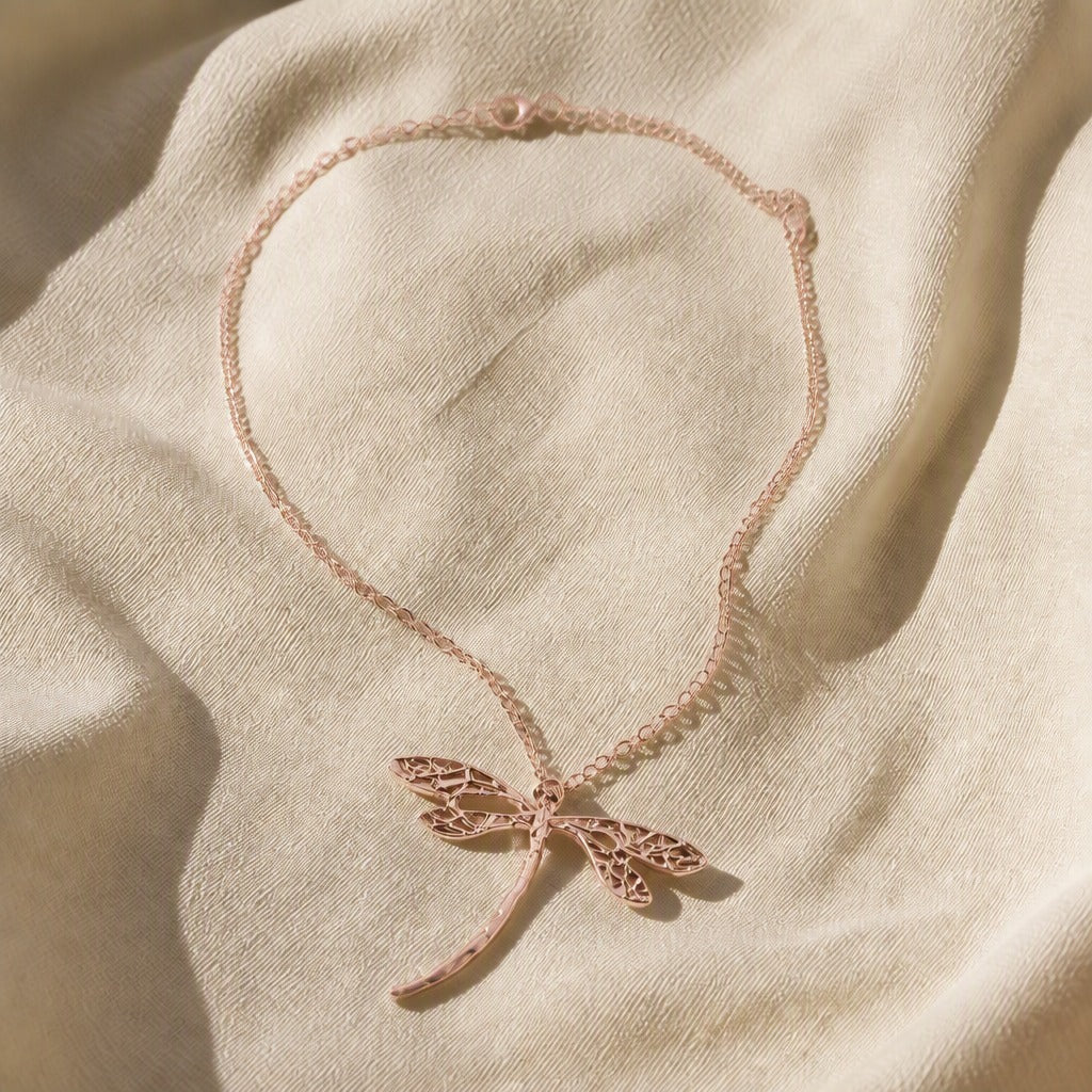 Collier Pendentif Libellule Éblouissante