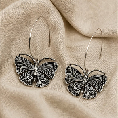 Boucles d'oreilles créoles en forme de papillon sculpté à la main