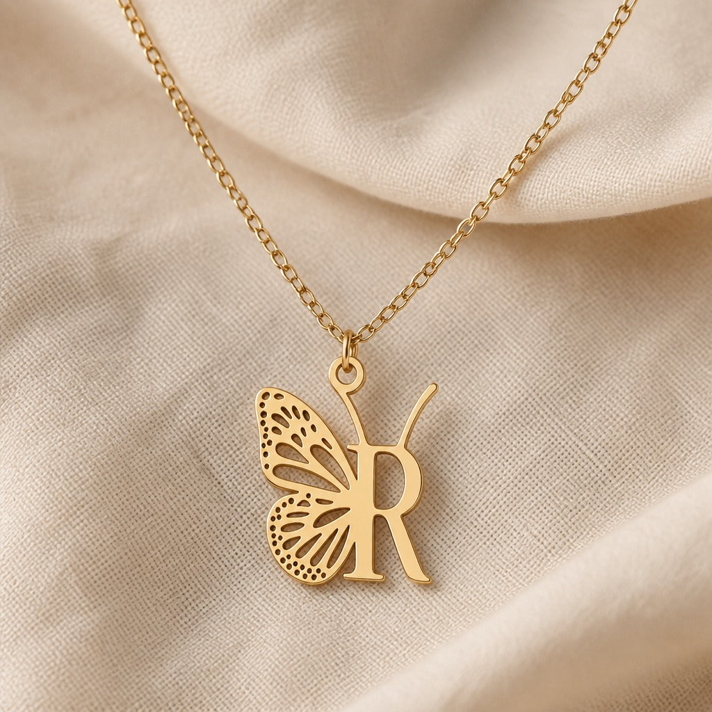 Pendentif en Lettre Initiale Papillon